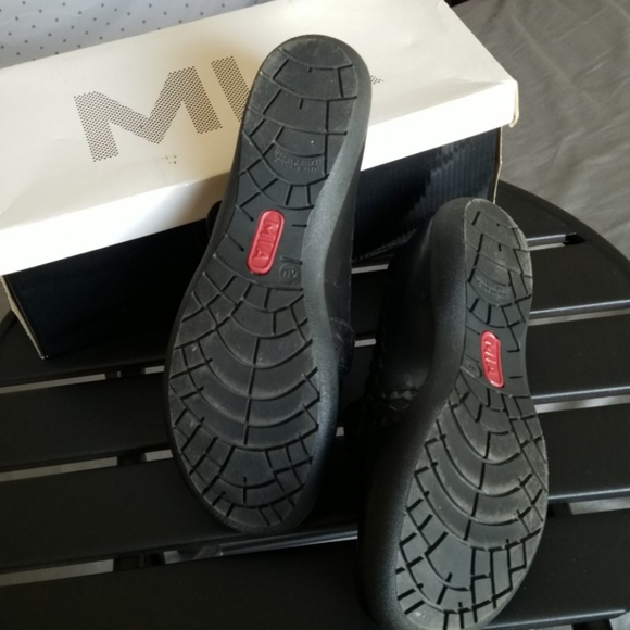 MIA Slip on black leather shoes size 6 - Picture 7 of 8